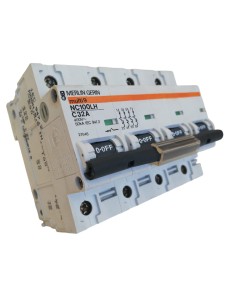 INTERRUTTORE AUTOMATICO MAGNETOTERMICO NC100LH 4P 32A C 50KA